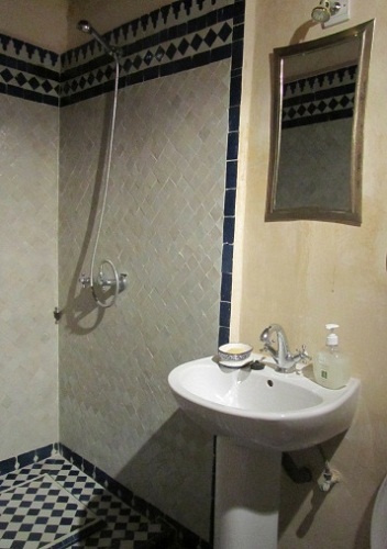 Dar Drissi Merenid Room bathroom